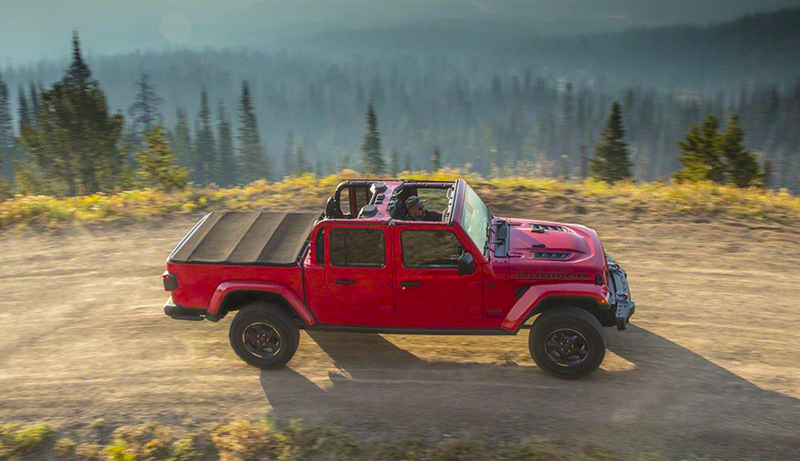 Illustration for article titled The 2020 Jeep Gladiator Is the Glorious Jeep Pickup You've Been Dreaming of for the Past 26 Years